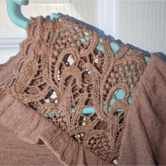 Flower and Feather women's blouse - Picture 3 of 8